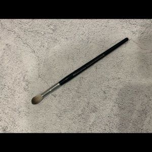 Sephora PRO Featherweight Crease Brush #38